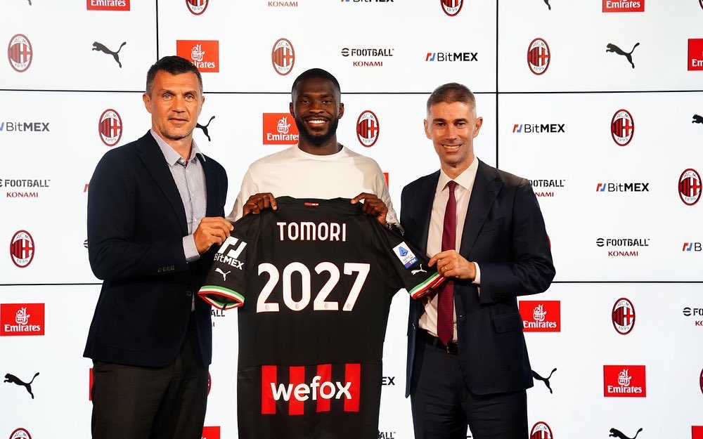 fikayotomori_'s tweet photo. Altri 5️⃣ anni a casa❤️🖤. @acmilan https://t.co/YkMIvAj4X2