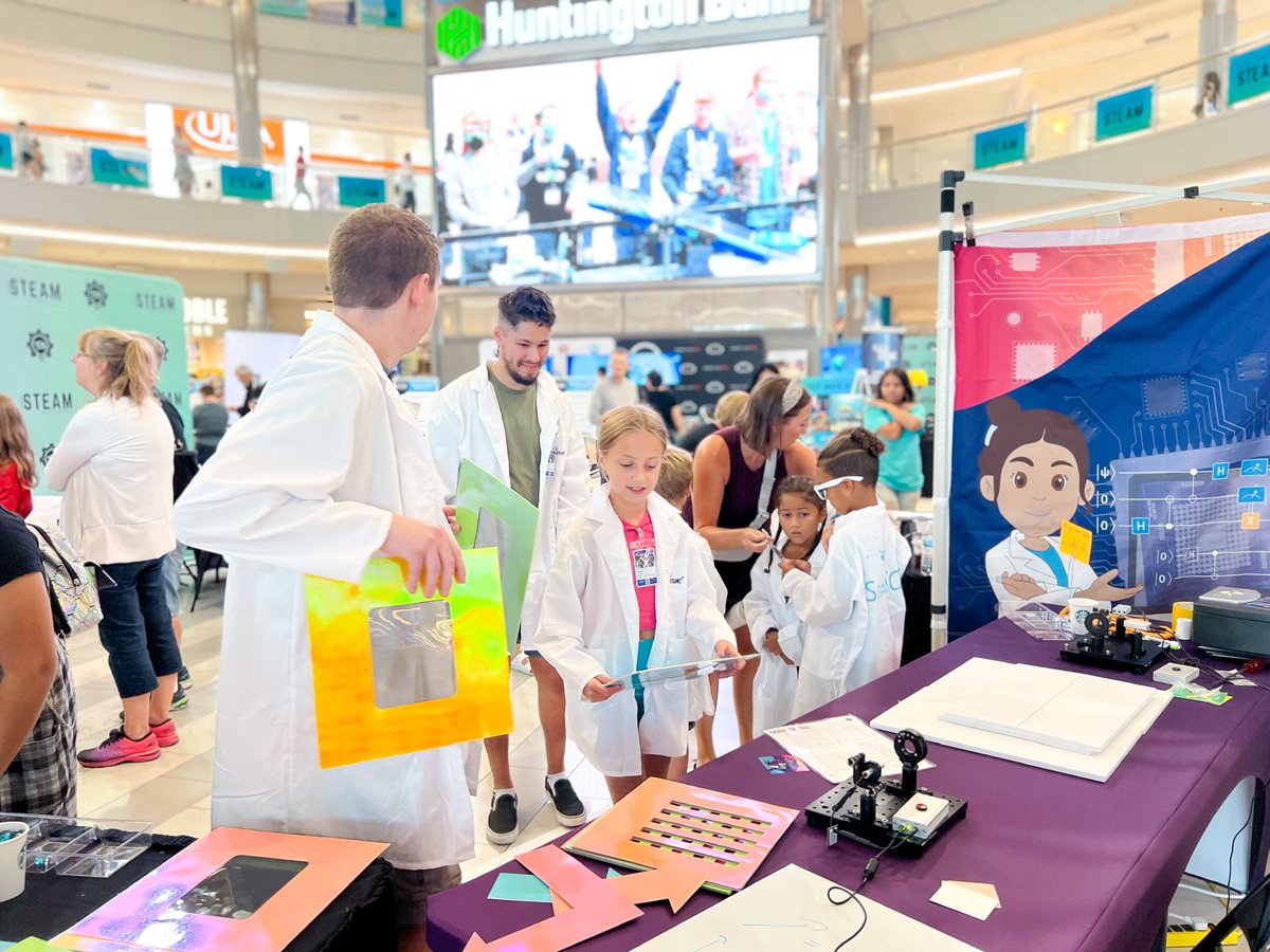 mallofamerica's tweet photo. The #experienceSTEAM presented by @BestBuy events continue! If you havenβt had the chance to stop by, the festivities continue through this Sunday π Learn more here β‘οΈ: https://t.co/AF89a33nPD https://t.co/KdSxTaRpfj