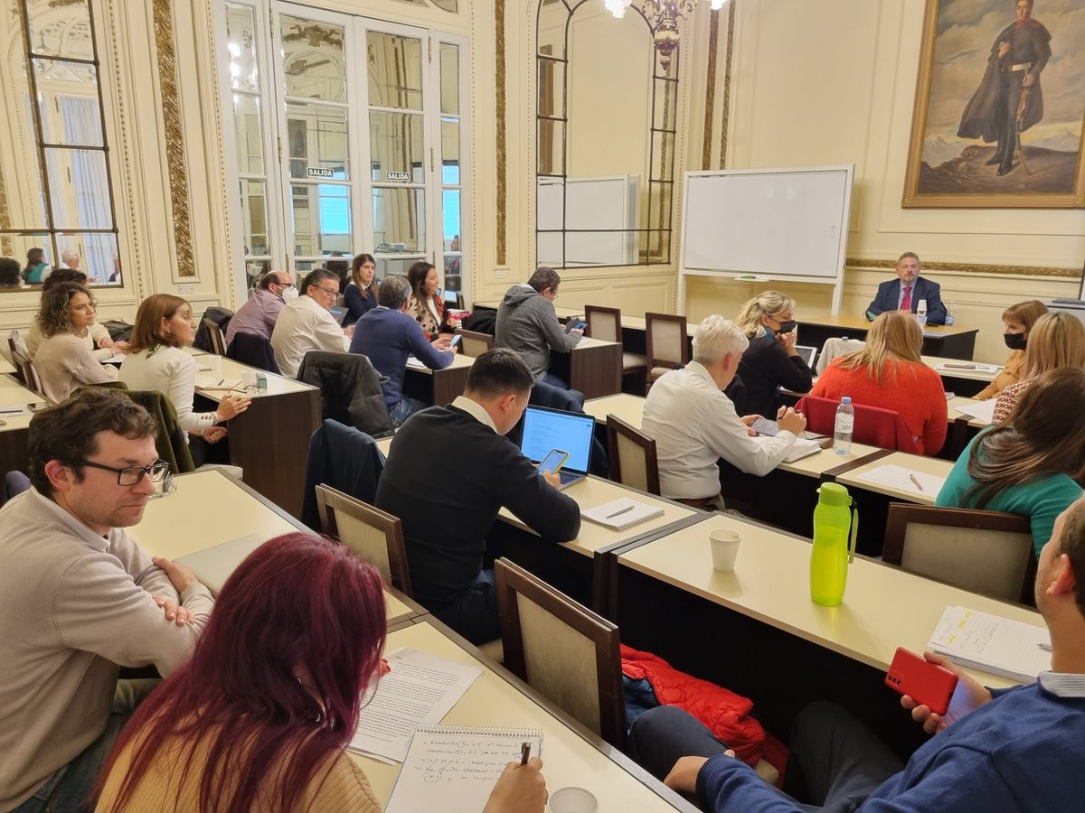 JPerezCorti's tweet photo. Una clase magistral del prof. @SafadiMarquez sobre #DerechosPolíticos y #ObservaciónElectoral, con un interesante desarrollo casuístico y práctico de las principales problemáticas involucradas.
@EGobiernoUA @AustralDerecho https://t.co/809drHt6lm