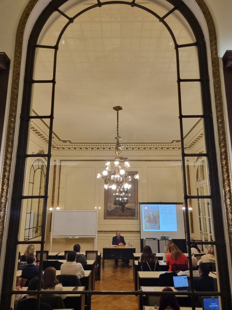 JPerezCorti's tweet photo. Una clase magistral del prof. @SafadiMarquez sobre #DerechosPolíticos y #ObservaciónElectoral, con un interesante desarrollo casuístico y práctico de las principales problemáticas involucradas.
@EGobiernoUA @AustralDerecho https://t.co/809drHt6lm