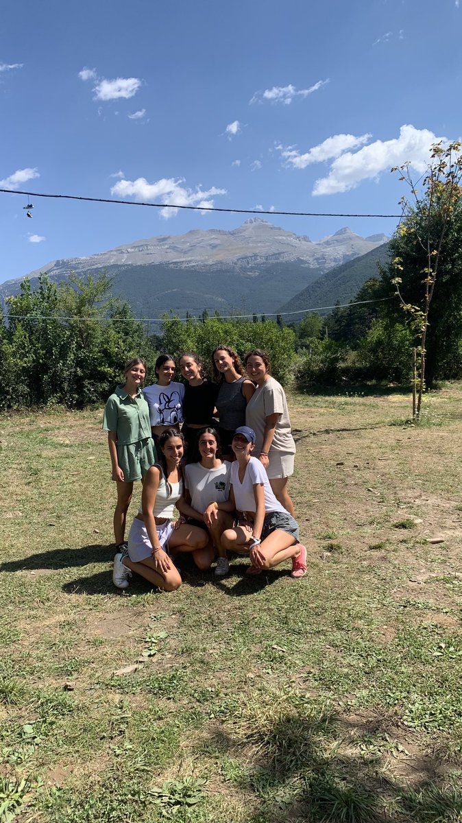 lolarios05's tweet photo. Otro año más! Que felices💘💘 https://t.co/jMN3jbTR80