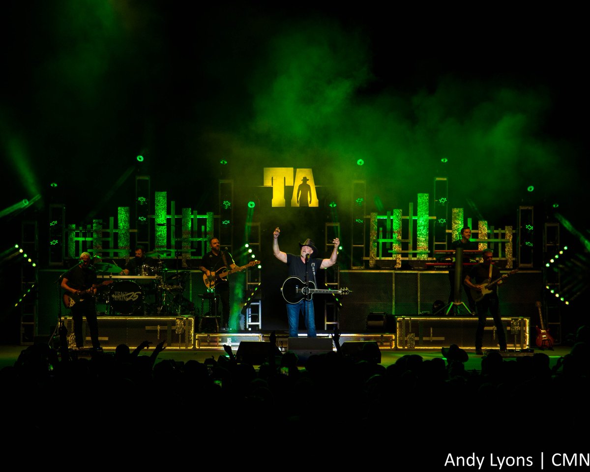 Last night, <a href="/TraceAdkins/">Trace Adkins</a> and <a href="/lonestarband/">Lonestar</a>  kicked off this year's concert series at the Missouri State Fair. Here's our review and gallery from the show:

centralmonews.net/entertainment/…