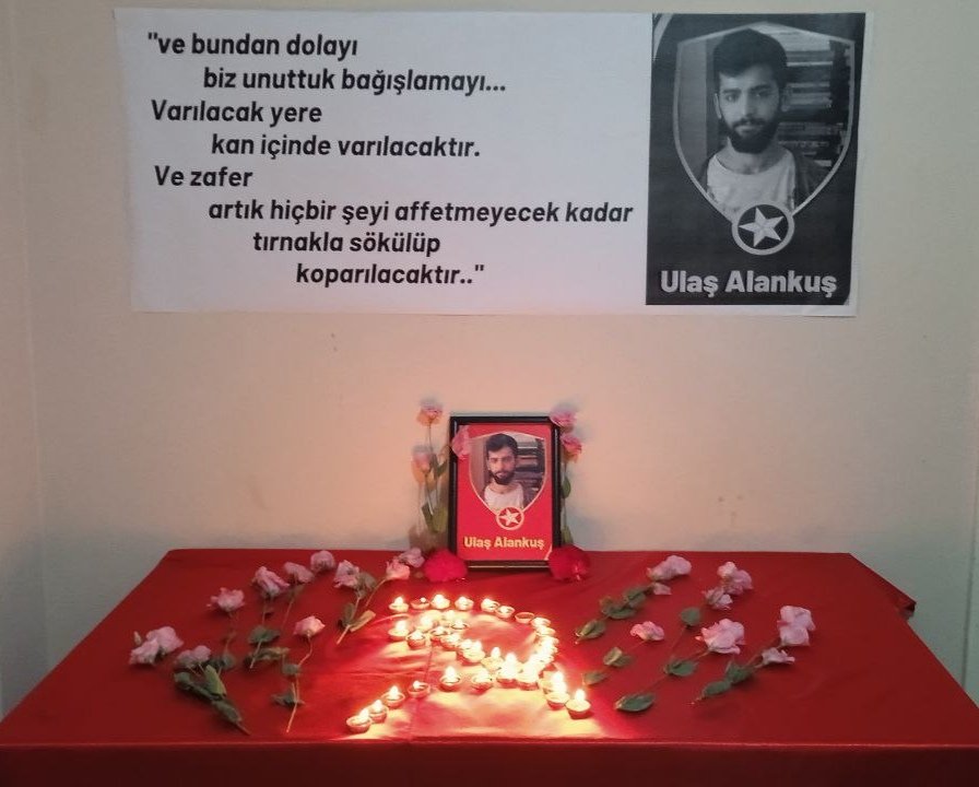 Partizancontac2's tweet photo. Ağrı'da ölümsüzleşen Ulaş Alankuş  için @esp_izmir 'i ziyaret ettik.

Ulaş halkımızın devrim mücadelesinde yaşayacak! https://t.co/VNUuqzCL4M