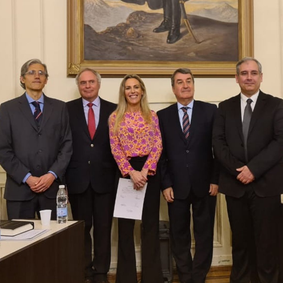 AustralDerecho's tweet photo. #OrgulloAustral - @ValentinaAicega se convirtió en la 35° Doctora en Derecho de la Universidad Austral, Argentina @UnivAustral
Lee la nota completa > https://t.co/CbCMsGSGwA
#SomosAustral #AustralDerecho #DoctoradoenDerecho https://t.co/ZzpGe1DgXy