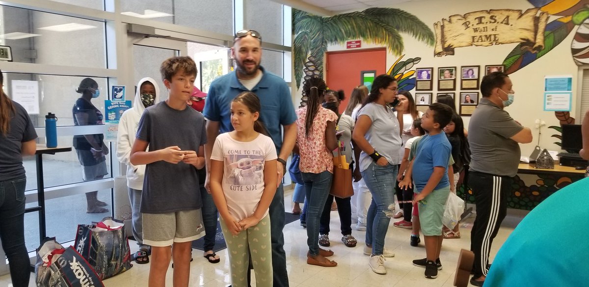 DavidLawrenceK8's tweet photo. #dropinday #kickofftoagreatstart @DavidLawrenceK8 @MDCPSNorth @MDCPS #Happyfaces https://t.co/1XD1pq5Evd