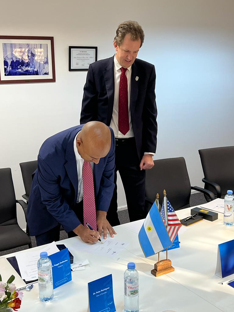 RDesRoches's tweet photo. I was thrilled to sign my first MOU as Rice’s president with Instituto Tecnologico de Buenos Aires, one of the premier Universities in Latin America. This program will allow students from ITBA to earn a degree from ITBA while earning a master’s degree from Rice. Very exciting! https://t.co/Oof7wCbx3p