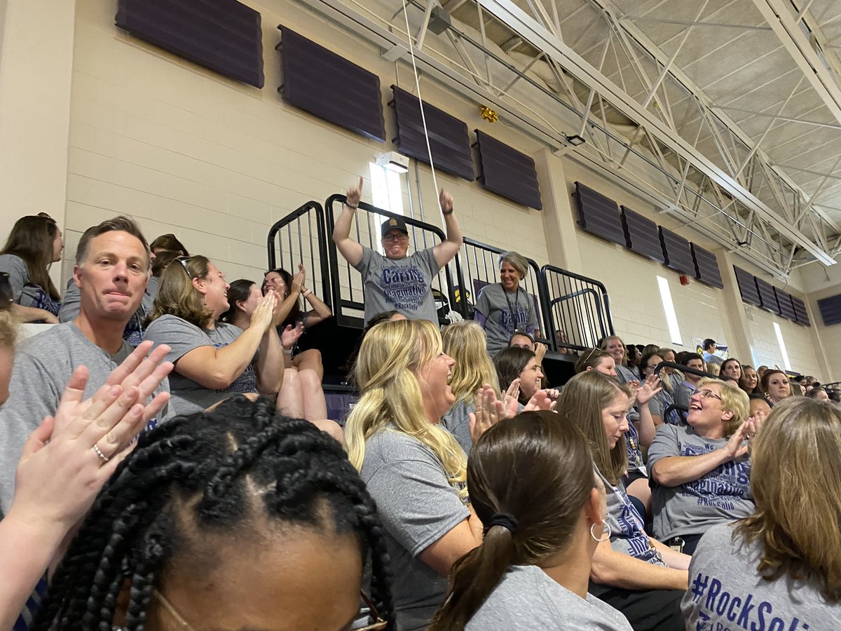 YorkRoadElem's tweet photo. York Road is #RockSolid ! @RockHillSchools #BacktoSchoolRally https://t.co/6U4ENqgnL7