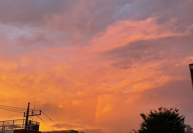 逆側は虹出てるし。 