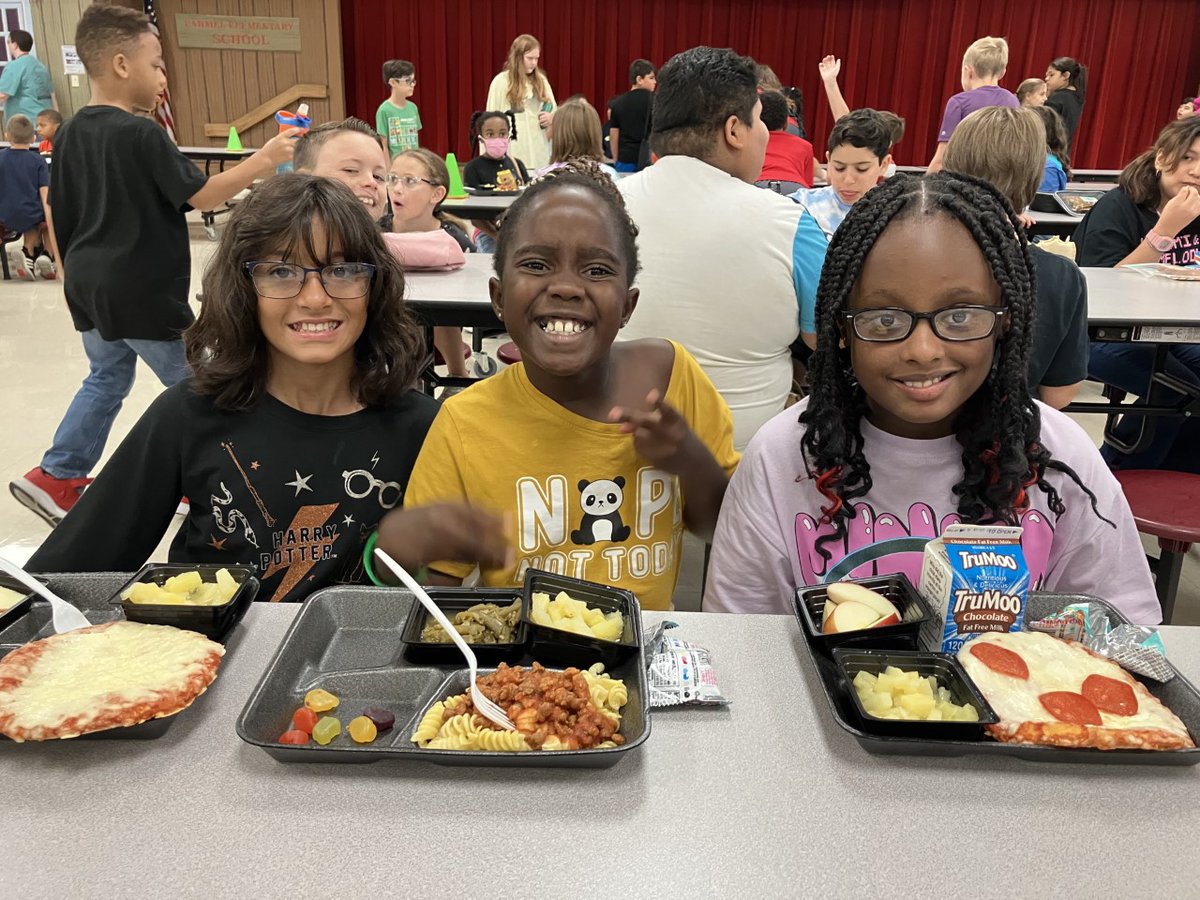 CCSDGaSNP's tweet photo. π How do we measure customer satisfaction? Full tummies & big smiles...in between bites of course! π₯° #FuelingGA #ccsdserves https://t.co/ySReSNSJMg