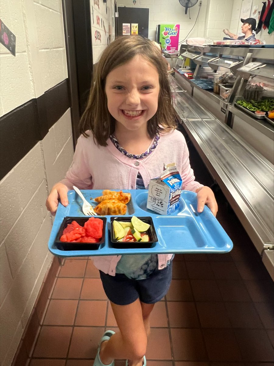 CCSDGaSNP's tweet photo. π How do we measure customer satisfaction? Full tummies & big smiles...in between bites of course! π₯° #FuelingGA #ccsdserves https://t.co/ySReSNSJMg