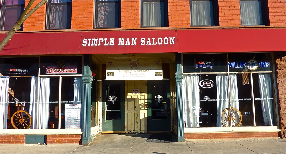 NewEnglandInfo's tweet photo. The Simple Man Saloon in Clinton, Mass. hits the trifecta with outstanding fresh comfort foods, cold drinks and live music. https://t.co/Yu07FJ2hXB
#SimpleManSaloon #VisitingNewEngland https://t.co/BcmN3p4jH4