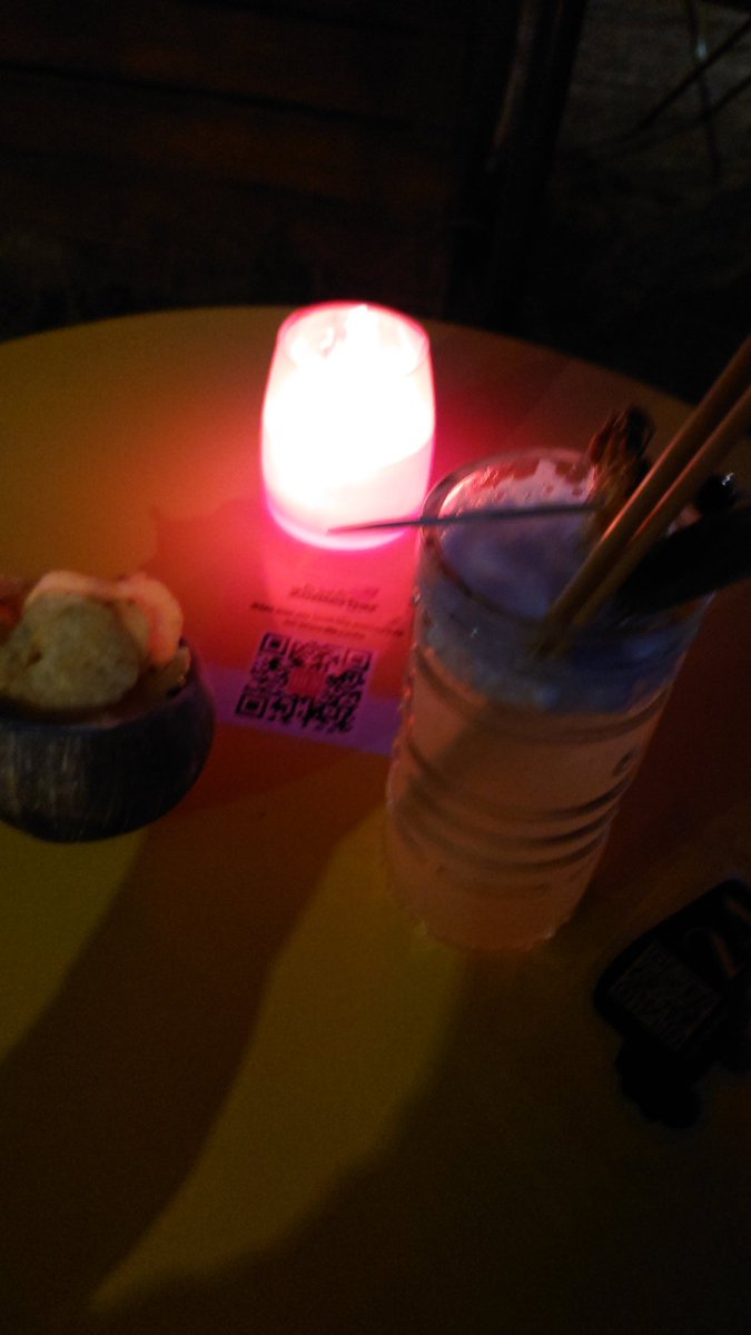 ydonders's tweet photo. Genieten van wat gezelligheid op zaterdagavond met een lekkere #cocktail erbij
#sharkstooth https://t.co/AwbF0XwMP2