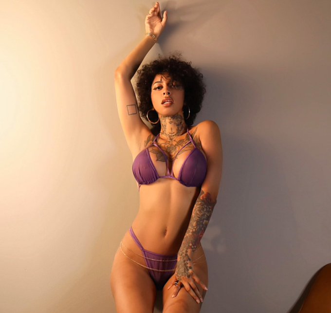 Ravyn Alexa Aka Mommy Senpai - 1 pic. Let your mind go blank and think of only one thing, I’m your Mommy now & it’s time to goon✨ https://t.co/al0PVGtjbW