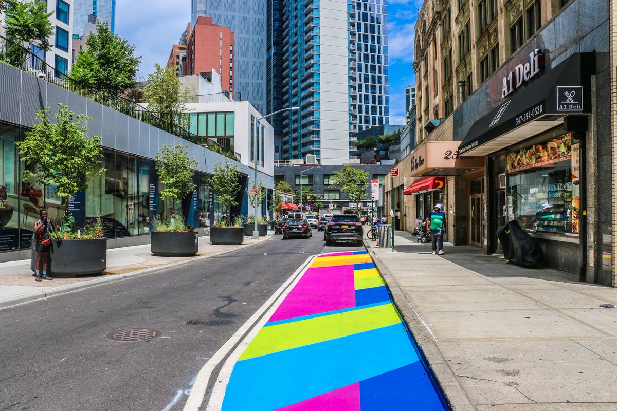We’ve teamed up with @NYC_DOT to liven up DTBK’s #SharedStreets network! 🏙️🎨 “Street Patterns” by artist Nelson Rivas (@elcekis) will cover over 17.5k sqft of streets, making it #NYC’s most expansive #streetart project. ✅ Learn more → bit.ly/DTBKstreetpatt…