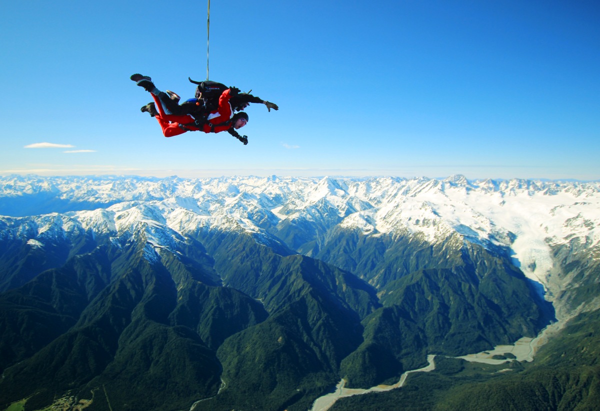 BPKGuide's tweet image. ⛰️ The views, the thrills, WOW! Skydiving in Franz Josef is EPIC!
#nzmustdo #nzpocketguide #purenz #destinationnz #gottalovenz #instatravel #newzealandvacations #travelnewzealand #visitnewzealand #newzealandtrip #travelnz #newzealandguide #nz #newzealand #travelpic #lovenz