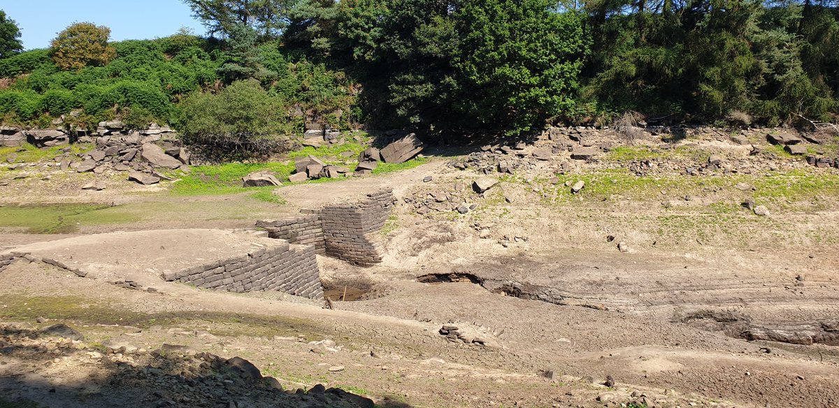 A beautiful morning @ #Thruscross  reservoir, just so sad about the water levels. This is what you're missing <a href="/pgtips42/">Paul Hogg</a> 
#loveYorkshire
