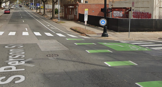 StaciePhillips3's tweet photo. @modlintw @amberinjp @CatherineReidNC @melton4raleigh I'm a transportation engineer. I do this for a living. This is a bike lane. https://t.co/q89JFCdc2E