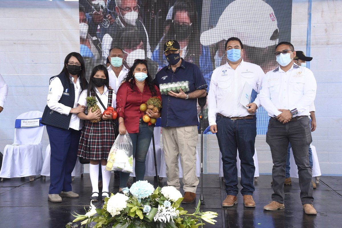 abner620's tweet image. El Presidente de la República el Dr. Alejandro Giammattei inaugura la  quinta entrega de Alimentación Escolar en beneficio a estudiantes de preprimaria y primaria del sector oficial. Este acto se realizó en la Escuela Oficial Urbana de Niñas Berta Judith Franco Bonilla en Jalapa