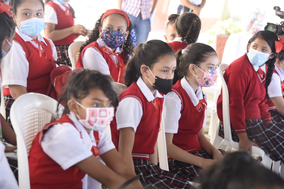 abner620's tweet image. El Presidente de la República el Dr. Alejandro Giammattei inaugura la  quinta entrega de Alimentación Escolar en beneficio a estudiantes de preprimaria y primaria del sector oficial. Este acto se realizó en la Escuela Oficial Urbana de Niñas Berta Judith Franco Bonilla en Jalapa