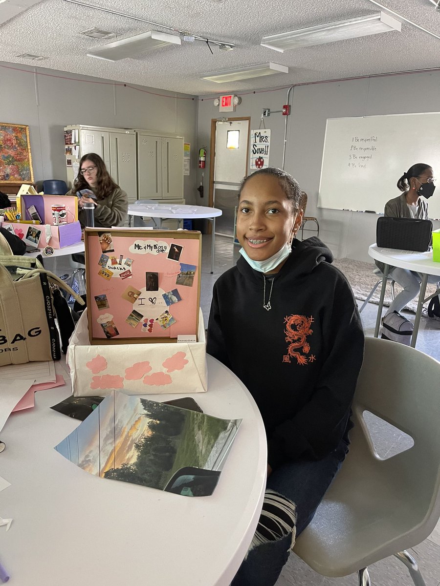 DCS_CTCEast's tweet image. Being confident in yourself is the first step to being a wonderful teacher. @DCSeNews  #TeamDCS
#identityboxes
#theteacherlook
#educatorprep