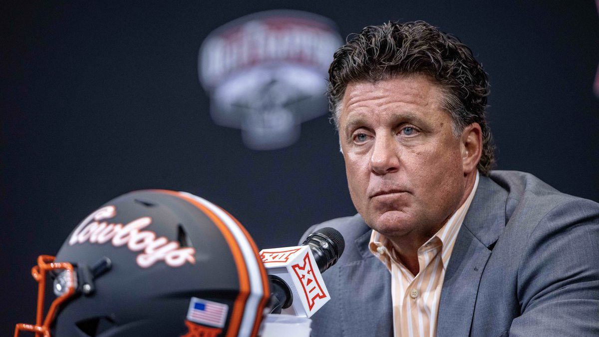 Happy Birthday to Mike Gundy who s a Man (+15yrs)! 