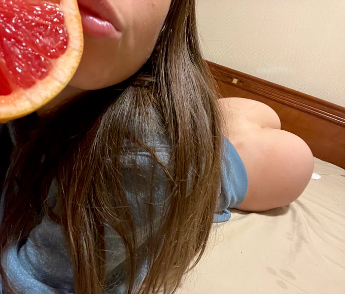 A)🍊 B) 🍑   Your choice&hellip;😋 https://t.co/flJKSkjZJX<a href="/tag/onlyfans"class="tags"><span>#onlyfans</span></a>