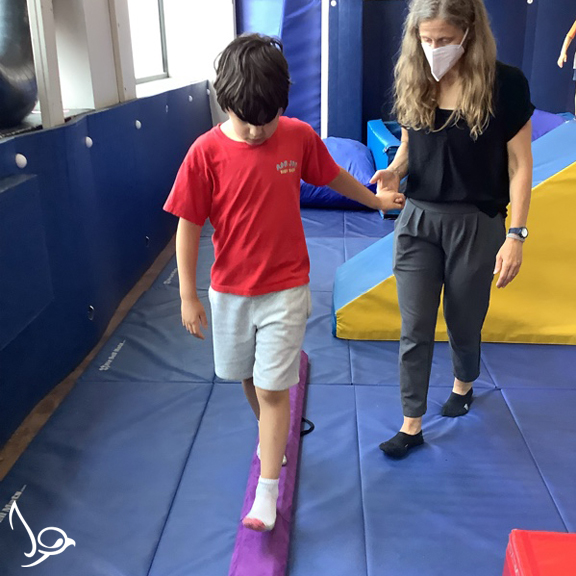 Balance beams help improve balance, coordination, core strength, and body awareness. #merlindayacademy #balance #balancebeam #coordination #corestrength #bodyawareness #therapygym #therapeuticgym #pediatricgym #physicaltherapy #grossmotorskills #grossmotorplay #physicaltherapy