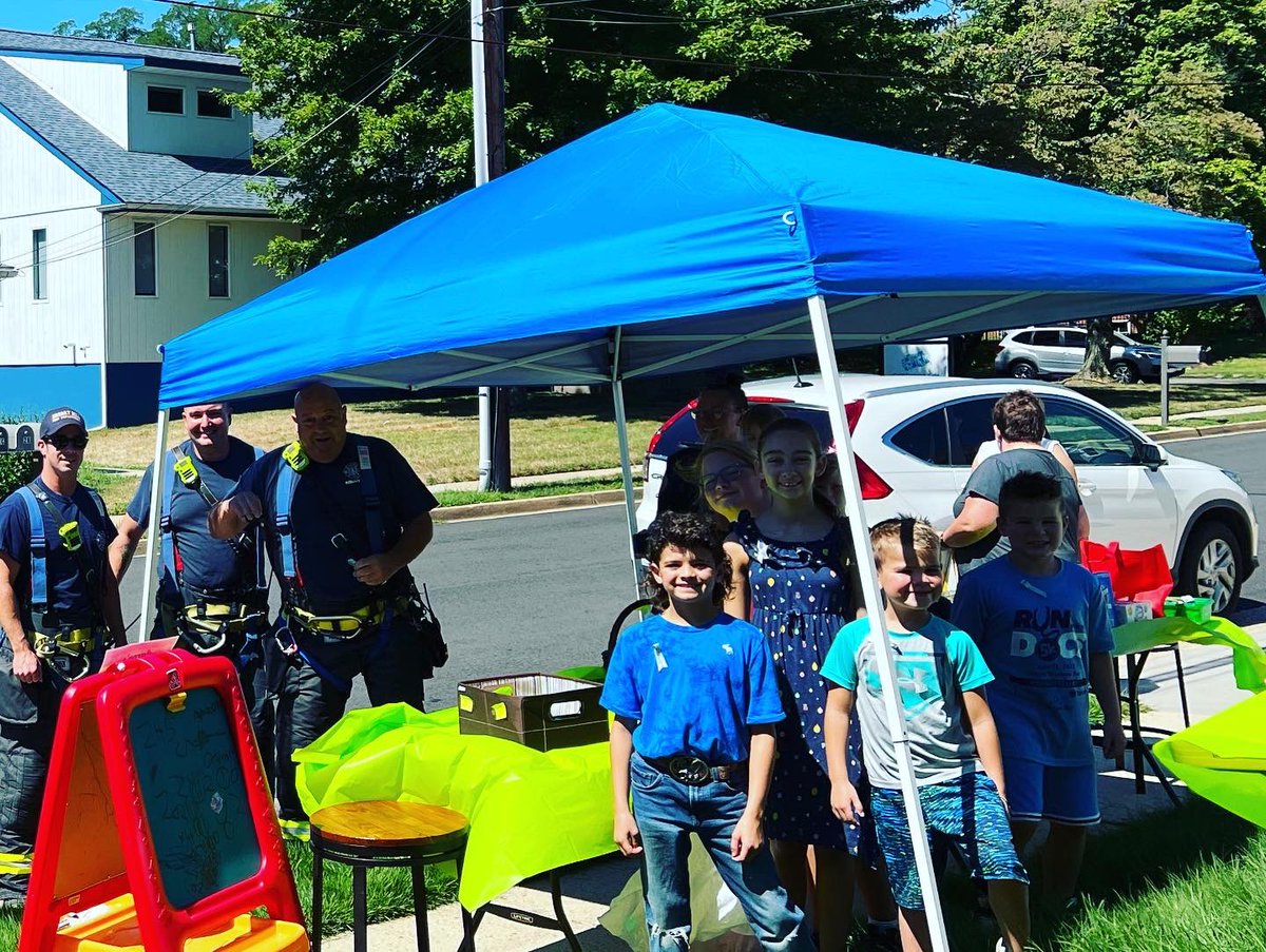 Your @Cherryhillfire Professional Firefighters stopped by a lemonade stand Friday supporting a young resident recently diagnosed with brain cancer. 4-year old Aaron &amp; his family will be facing many challenges &amp; expenses as he undergoes surgery and chemotherapy at <a href="/ChildrensPhila/">Children's Hospital</a>.