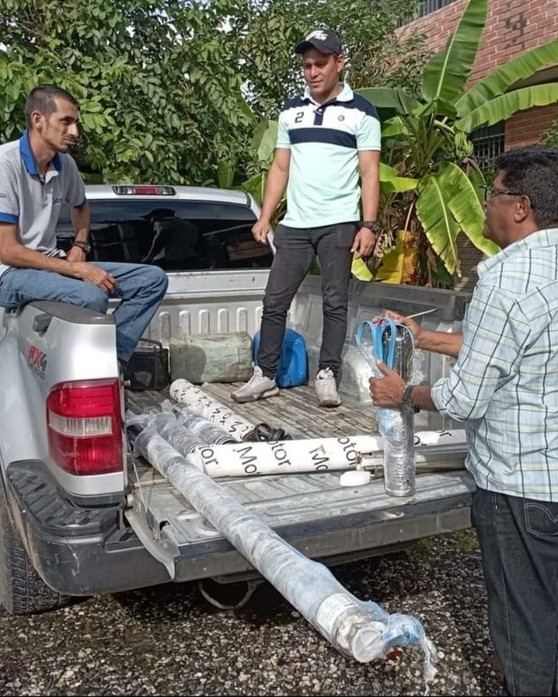 Con la dotación de un lote de equipos de bombeo sumergibles, el gobernador @albertogalindezoficial, garantiza el suministro de agua potable en los sectores Pueblito, Caño Claro, Bajío, Camoruco, Teodoro Bolívar y Aguadita Centro.#AguasdeCojedes
#AguaPotable
#VamosVamosCojedes
