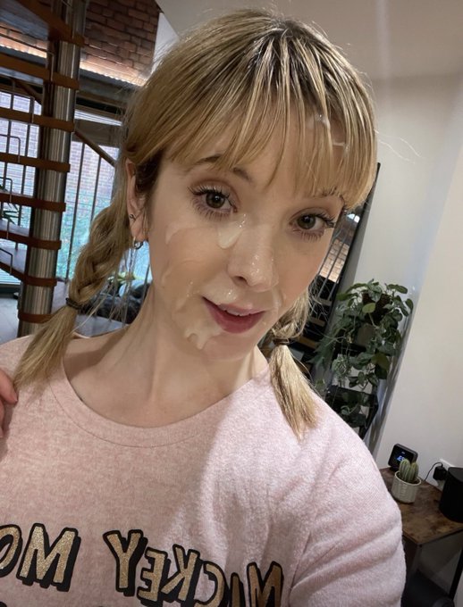 Facial Friday! 💦😋 https://t.co/KKf7aDPiDb