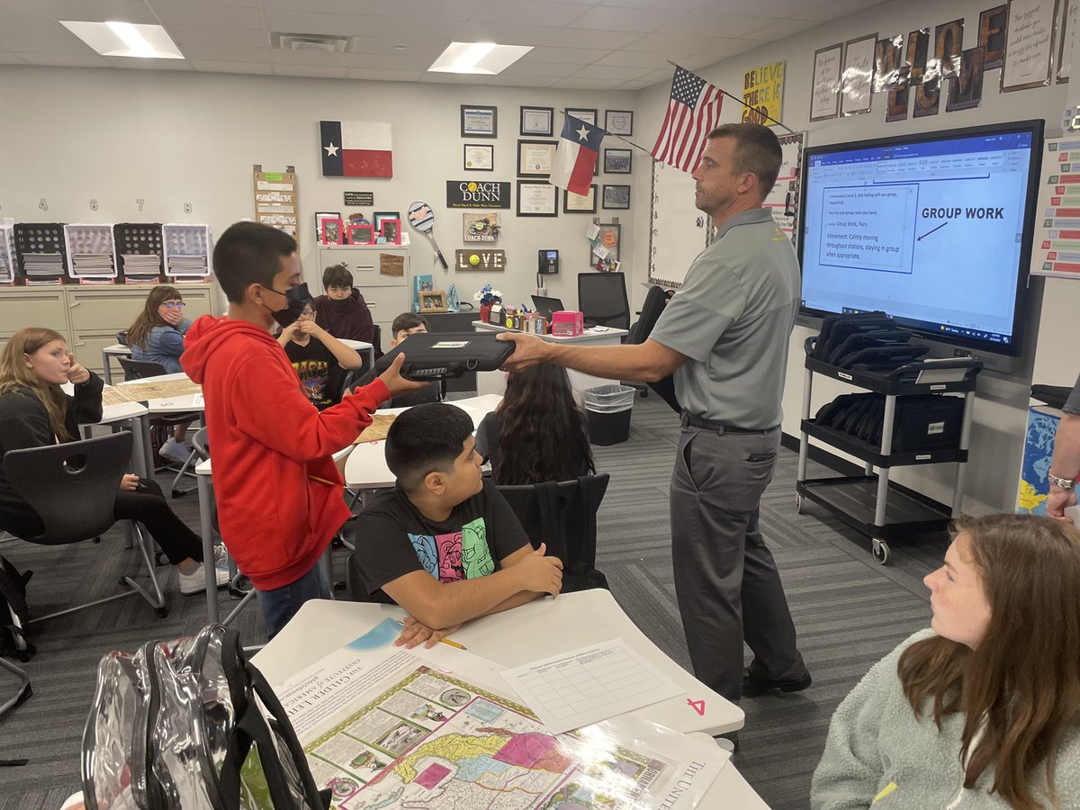 InnovateCISD's tweet photo. Laptops are all passed out 🎉 A HUGE shoutout to the amazing staff at @IMMSLions for making this process so smooth! 💯
#CISDBetterTogether #CastleberryISD #CISDInnovation #ChooseCastleberry @McDjJavi @msbearce https://t.co/MlEbOLoTqy