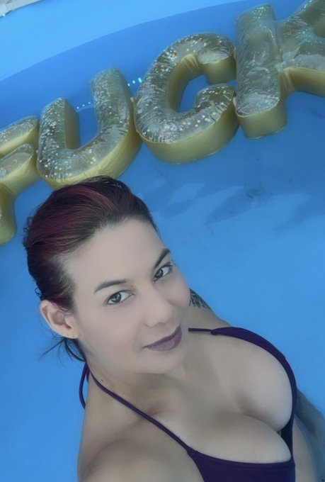 Did u know u can get pool floats by the letter? Well u can&hellip; and I did! Woo hoo! 🤙🏽😁 https://t.co/gMW<a href="/tag/puppylife"class="tags"><span>#puppylife</span></a>