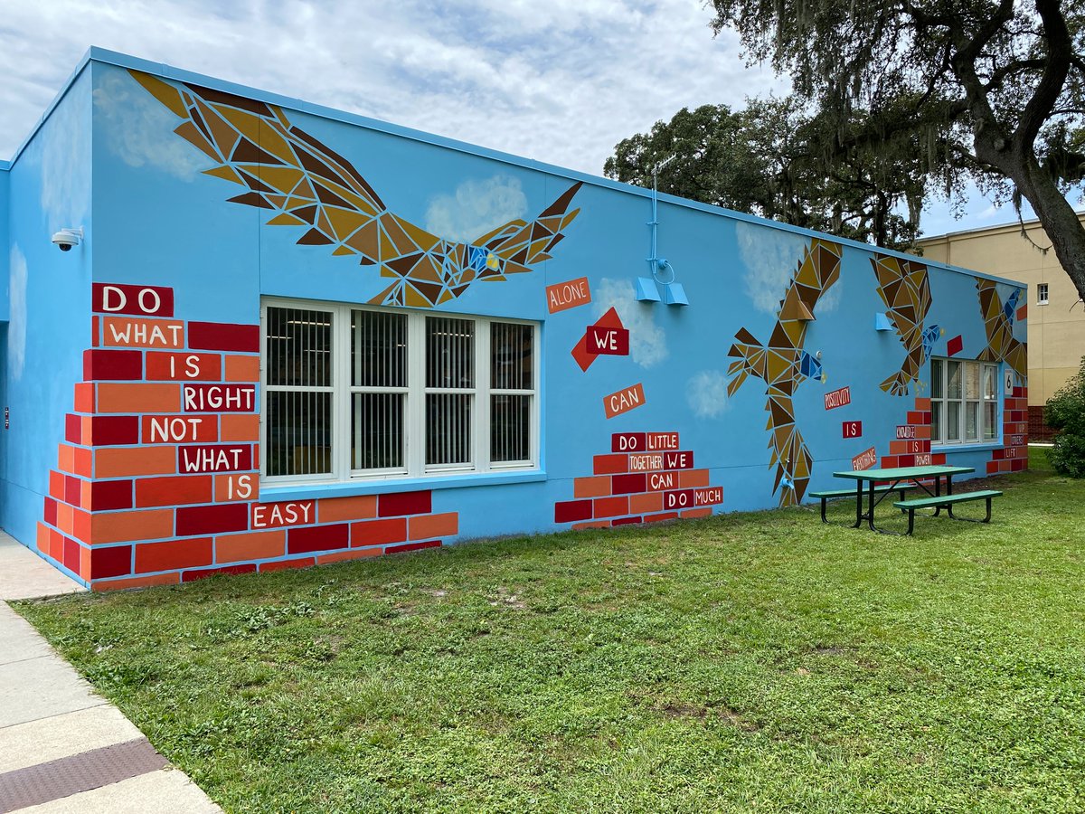 HillsboroughSch's tweet photo. "On its own, a brick can't do anything, but together bricks create a foundation for success." 🧱♥️🤝

In partnership with @TampaFoundation and Brick Media Group, @EdisonTampa unveiled their new campus mural today. https://t.co/TaEM4t4qwy