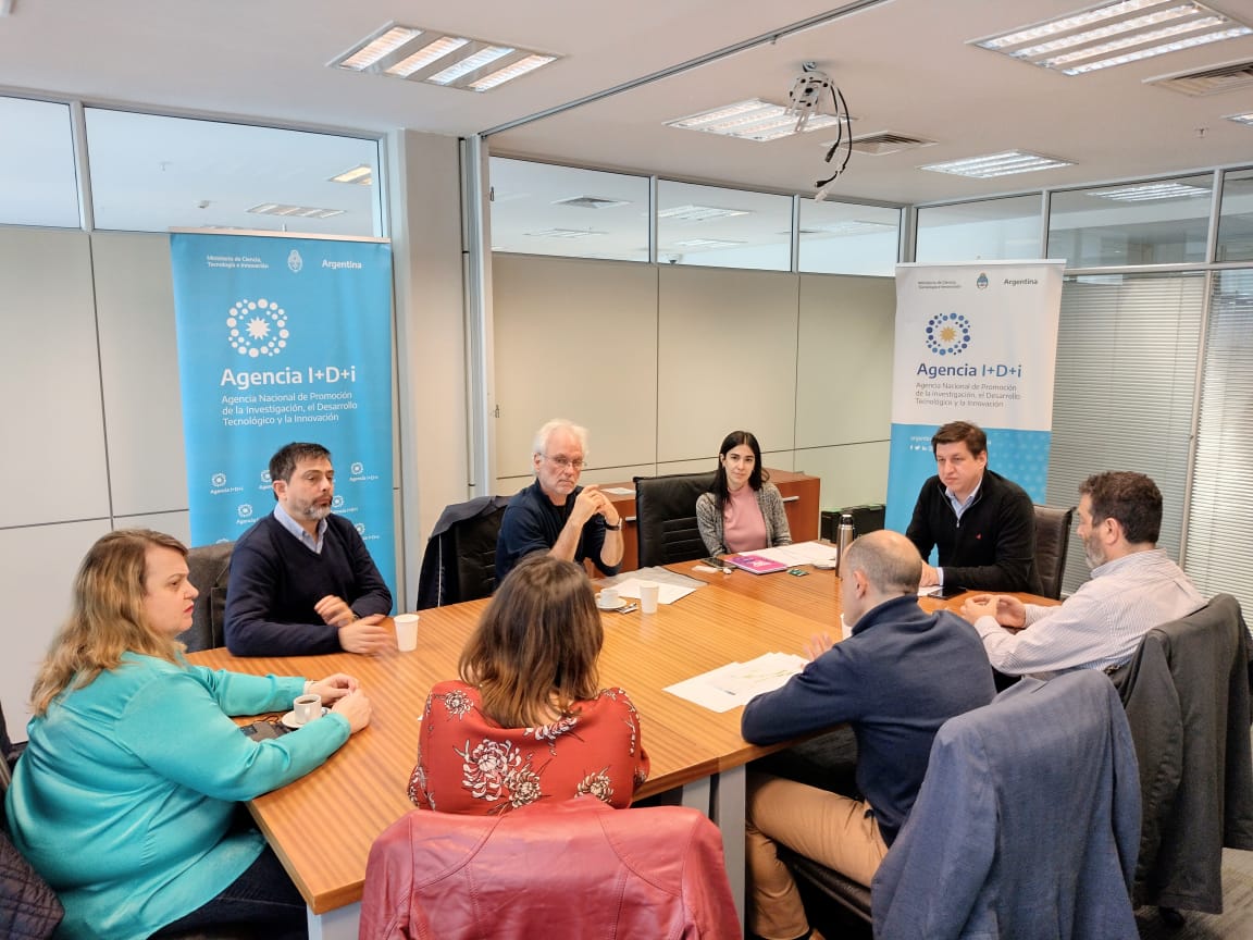 agenciaidiar's tweet photo. Encuentro con Osvaldo Podhajcer y su equipo de trabajo de la Fundación Leloir. Nos contaron sobre los progresos de la #vacuna contra el COVID-19 que están desarrollando y apoyamos desde la Agencia.
🇦🇷💉
Felicitaciones al equipo por los nuevos e importantes avances que lograron. https://t.co/iIernxQlUl