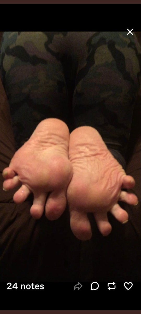 Pak_master_'s tweet photo. My owner @CfootBb the most beautiful person in this world, her perfection can't compare to anything.
#feets
#grannyfeets #wormslave #like #retweet #worshipfeet #viral #toeslovers https://t.co/WF2AFNPq1X