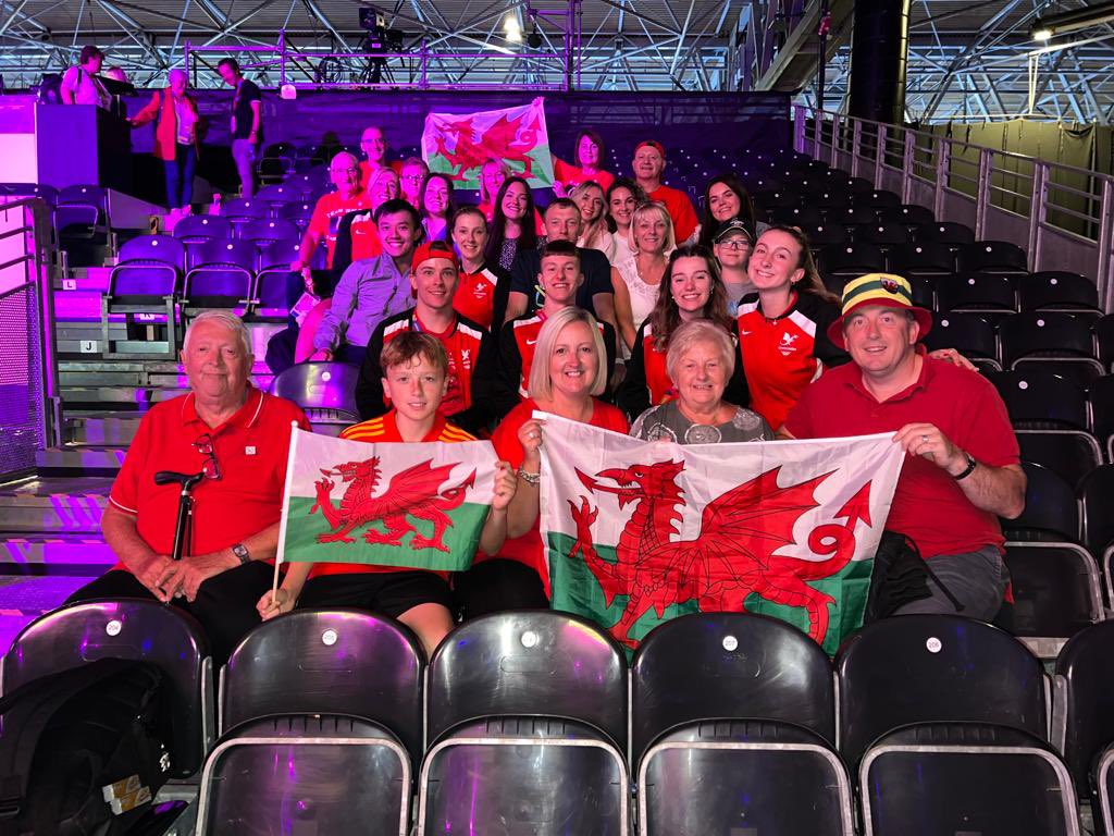 Lara Beth tweet media