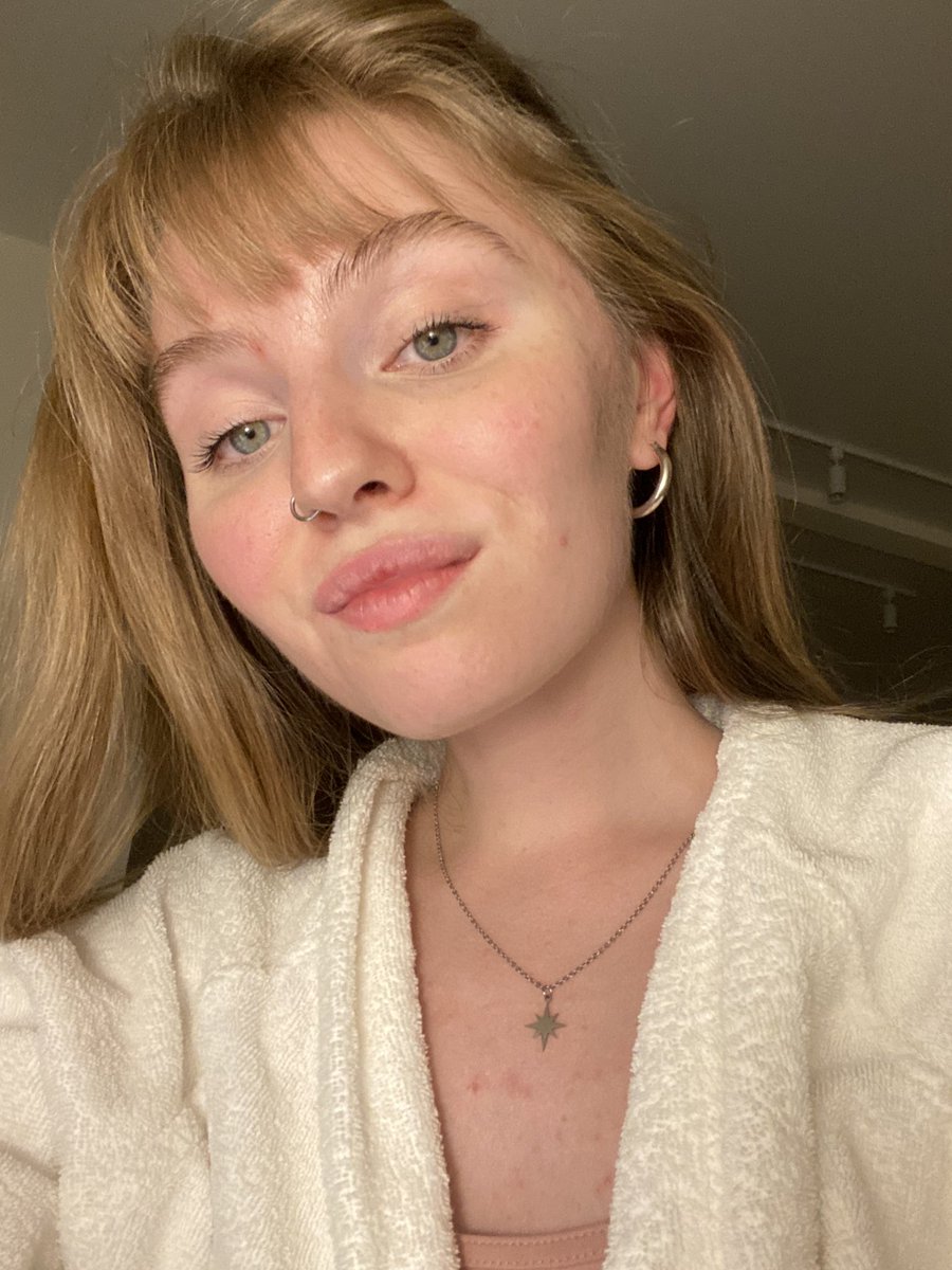 По ней и не скажешь, что она за год собрала все возможные медальки по нервным срывам, выгорела в IT и провалилась в телесную дисфорию: