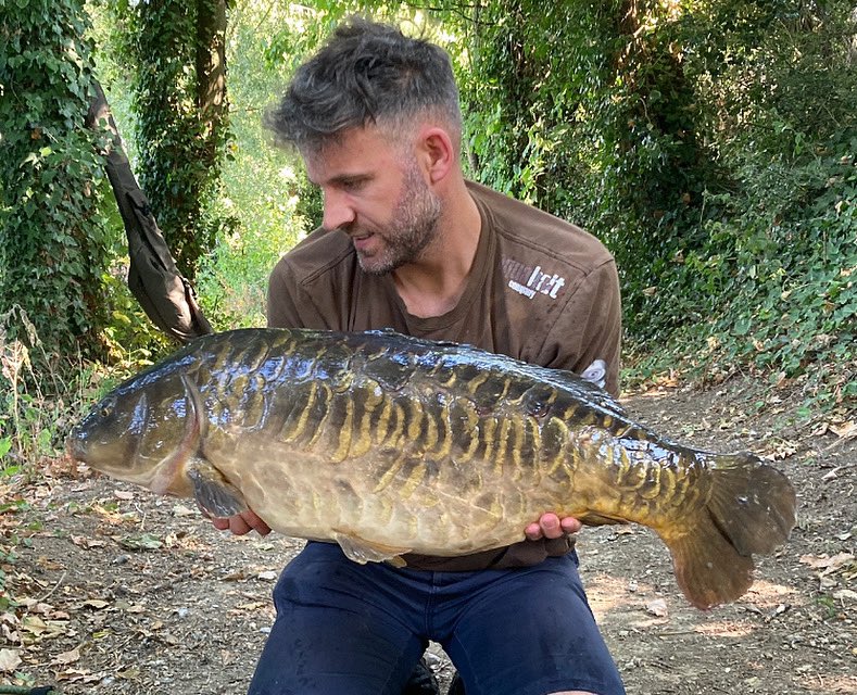 A Quick overnight  ended in having this scaly old banging 😍 over the moon 26lb on the nose. @aquabaitcompany the nut 🥜 doing it again 👌🏻 #fishing #carp #carpporn #bigcarp #aquabaitcompany