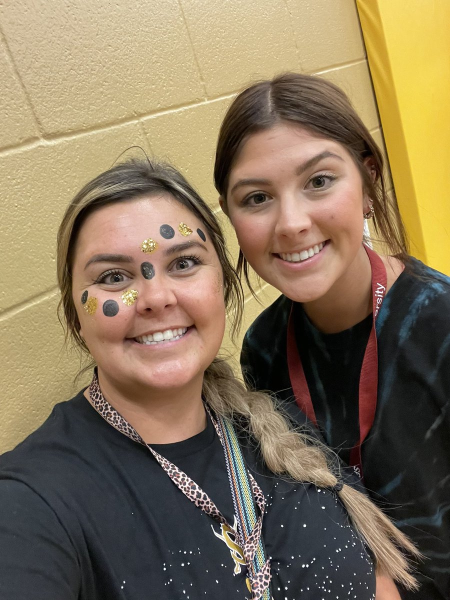 Cowey sisters take on <a href="/SeguinISD/">Seguin ISD</a> 2022 Convocation representing two different departments! #weareseguin