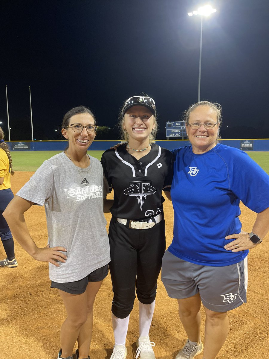 I had an amazing time at the @SanJacSoftball camp last night! Thank you for the opportunity to work with y’all. @TDD18U @RachDuty @JdChandler78