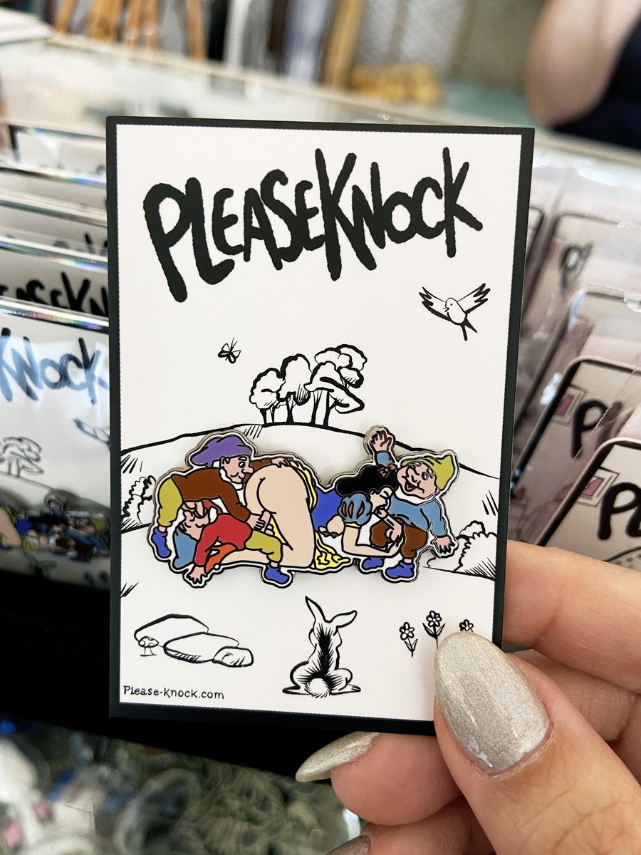Shop our new Snow White Pin
*Limited edition of 250 pins*
please-knock.com/collections/ne…