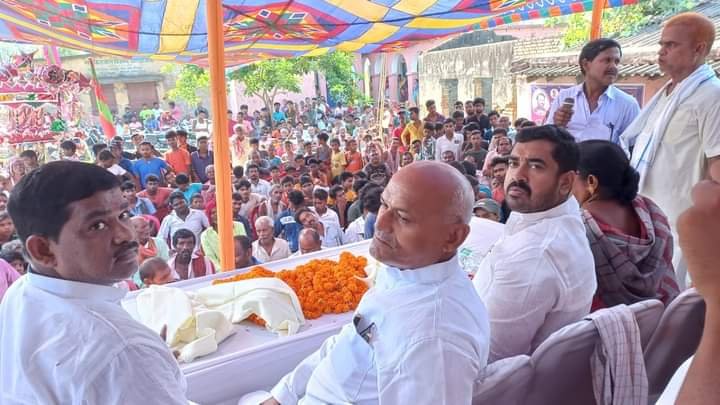 AchutanandDr's tweet photo. वैशाली विधानसभा के गोरौल प्रखंड के इस्माइलपुर पंचायत के मंझीया गाँव में रहीस अहमद उर्फ जूही साहब के मिलन समारोह में मुख्य अतिथि के रूप मे शामिल हुआ।रहीस अहमद, मो० कुर्बान एवं सरिता देवी अपने दर्जनों साथियों के साथ लोजपा (रामविलास) का सदस्यता ग्रहण किया| @iChiragPaswan @LJP4India https://t.co/EXFB0cbx0J