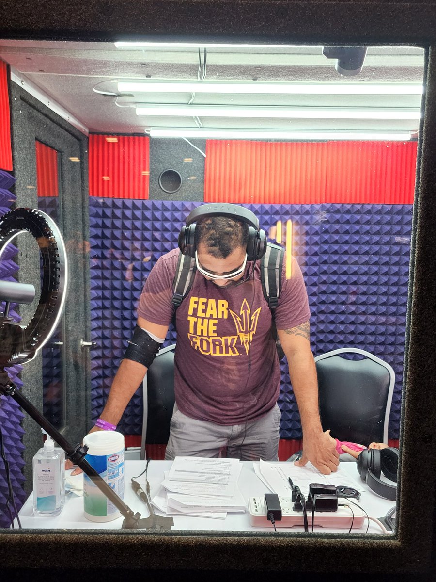 JC_SoCal's tweet image. The @sec_defcon is at another level. The competitors are taking their wardrobe points seriously! Including a Lucha libre to college student / dad!