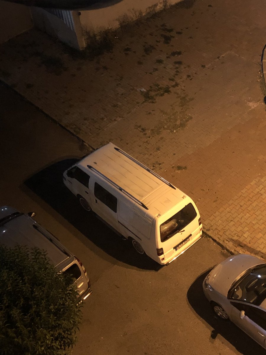 Çöp desen var çöpçü girmez çünkü. koca park yapmışsınız millet gelip bu sokağa işer! Bıktık artık sinekten böcekten çöpten!! Lütfen gelip bu sokak süpürülüp yıkanılsın aşağı mahalleleri sürekli yıkayıp süpürüyorsunuz burası neden bu halde? <a href="/esenlerbelediye/">Esenler Belediyesi</a> @mt_goksu <a href="/esenlerkym/">🇹🇷Esenler Kaymakamlığı🇹🇷</a>