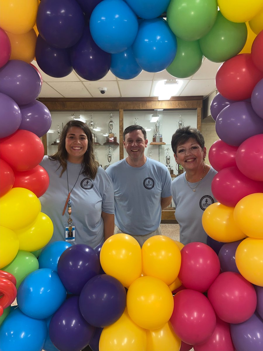 SOEGMLR5's tweet photo. #SOESMM had a great time at the district kickoff rally! We are ready to see our students on Tuesday! #D5Heartwork https://t.co/xLnGqLIxxQ