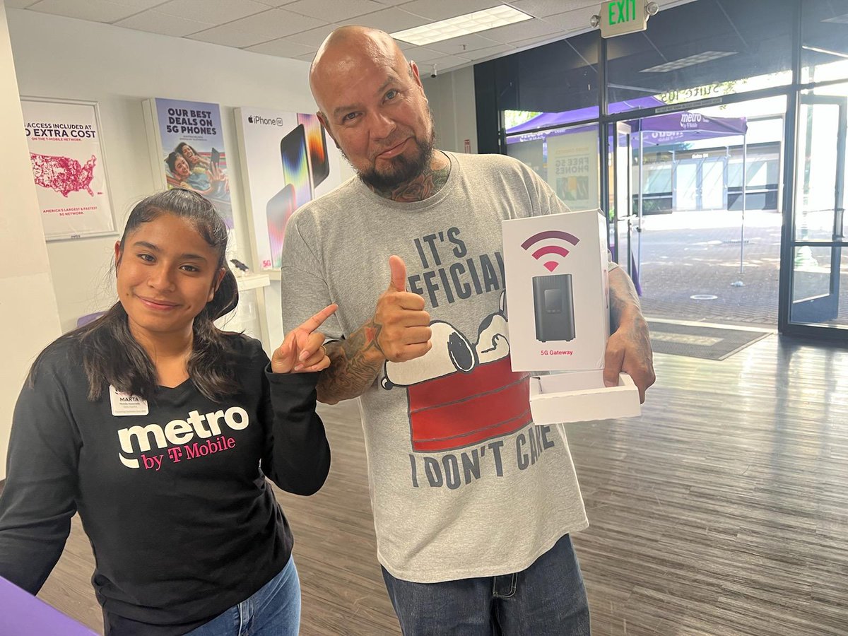 Marta at World Wireless Seminary is blessing customers with T-Mobiles new High Speed Internet! 🎉🎊🎉🎊
<a href="/JamesLeeWW/">James Lee</a> <a href="/kharen_g/">Kharen G</a> <a href="/MetroByTMobile/">Metro by T-Mobile</a>