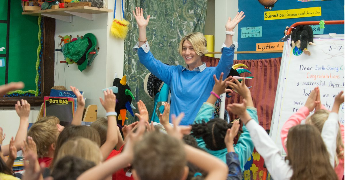 responsiveclass's tweet photo. Learn how you can create a positive community at the beginning of the year with Morning Meeting and Responsive Advisory Meeting in these two articles. 
✏️For elementary educators: https://t.co/7W1DJoplNs
🍎For middle school educators: https://t.co/2BLJ552o0Y https://t.co/OmPOVZx6Qg