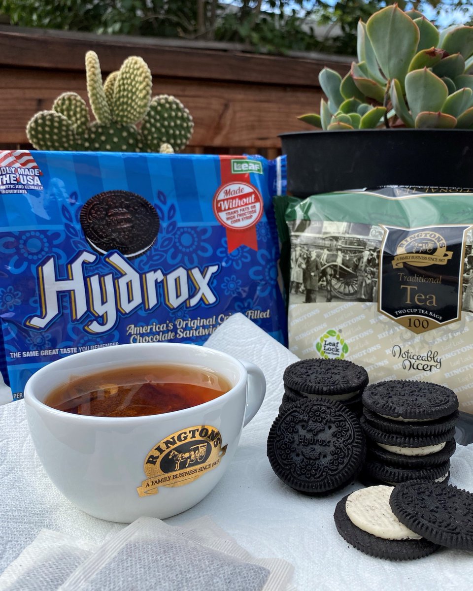 One of our retail partners, Finest English Tea is running a special on this @hydroxcookie bundle.  Well, because great English tea and #hydrox go together so well. Yum! #retail #tea #madeintheusa #theoriginal 

finestenglishtea.com/gifts/