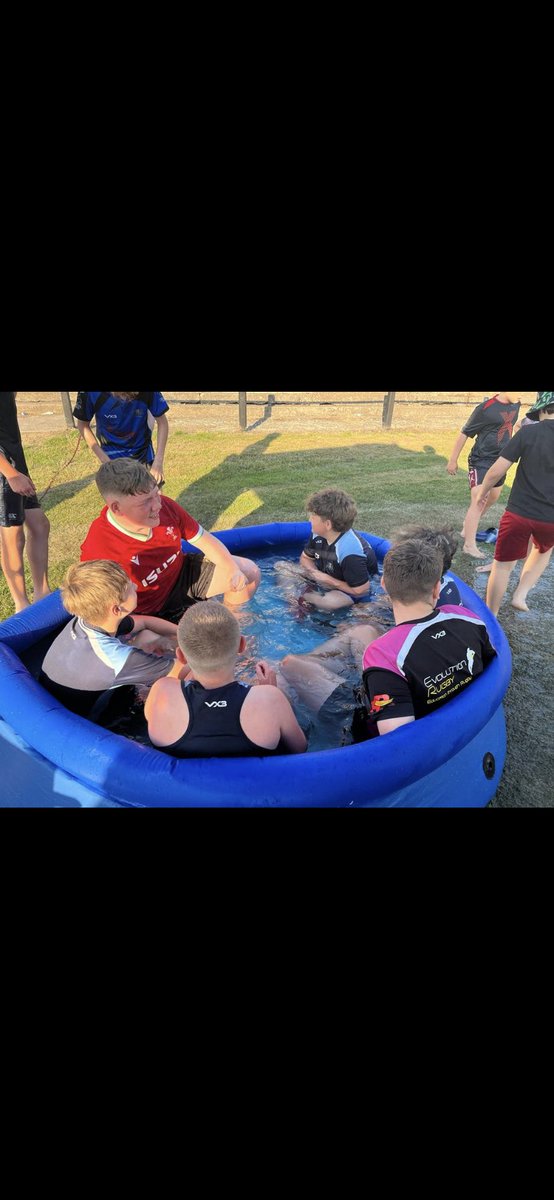 NewbridgeYouth1's tweet photo. Vikings been quiet on here lately, but loads going on behind the scenes. Registration, transfers, pre season; all getting prepped for Under 13s. And of course, by working hard and playing harder makes us that little bit different #IcePool #Recovery #SlipAndSlide #FunInTheSun https://t.co/lfm0lE4gdN