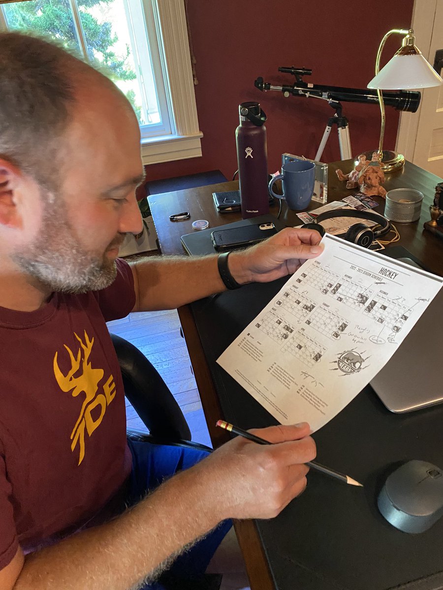 Cassie🏒🩰 tweet media